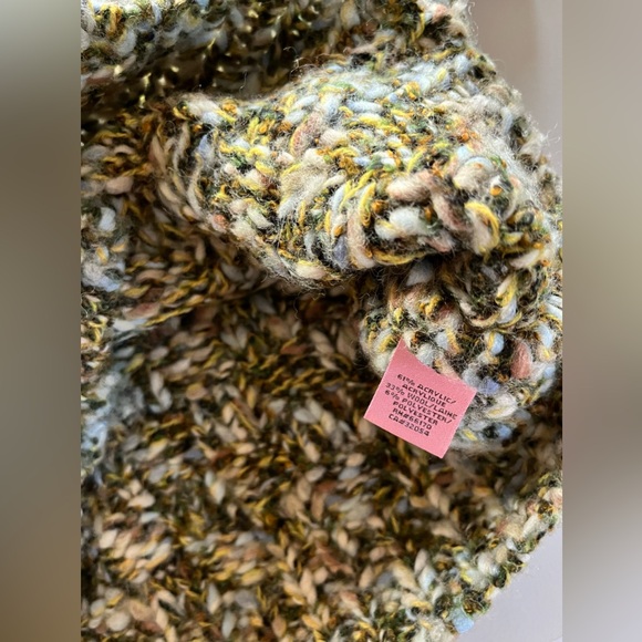 Anthropologie Handknit by Dollie Chunky Button
Down short sleeve Sweater size S - Picture 3 of 7